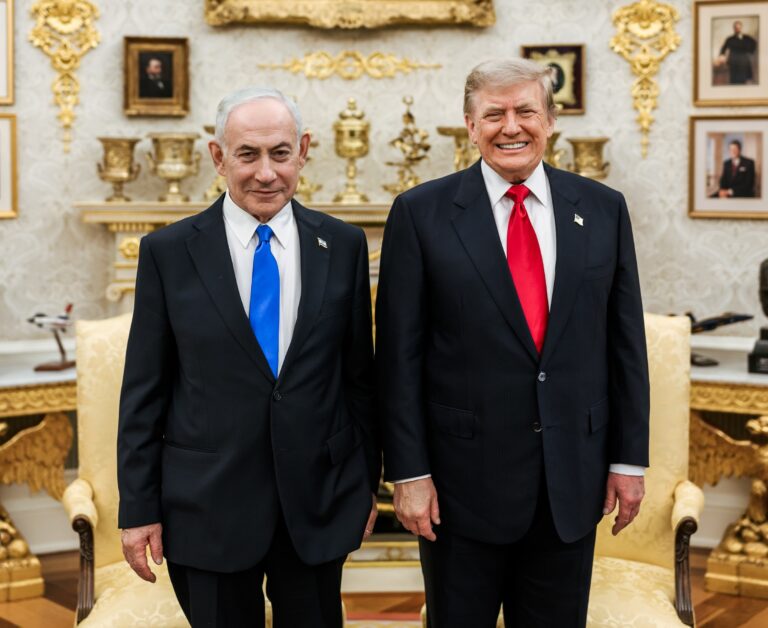 Trump und Netanjahu – was zeigt sich auf dem Bild?